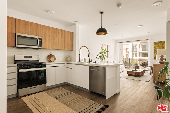 Building Photo - 1700 S Pacific Coast Hwy