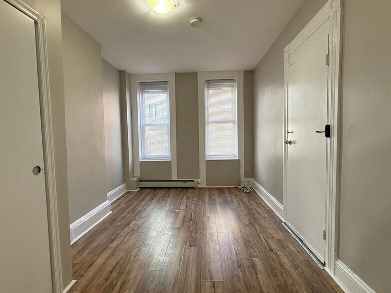 Building Photo - 90 Jordan Ave