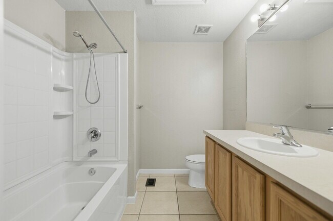 Building Photo - FREE DECEMBER**Beautiful 2 Bd 2 1/2 bath Corner unit in Wynchase!!NO APPLICATION FEES