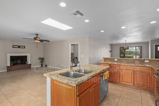 Building Photo - 5217 E Sheena Dr