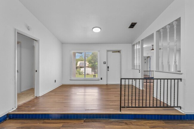 Building Photo - 2526 Town Briar St