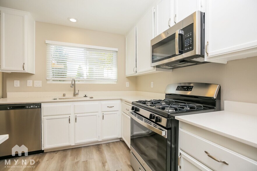 Building Photo - 4423 Honeycomb Dr