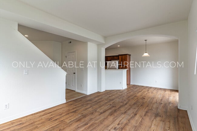 Building Photo - 211 Greenfield Cir