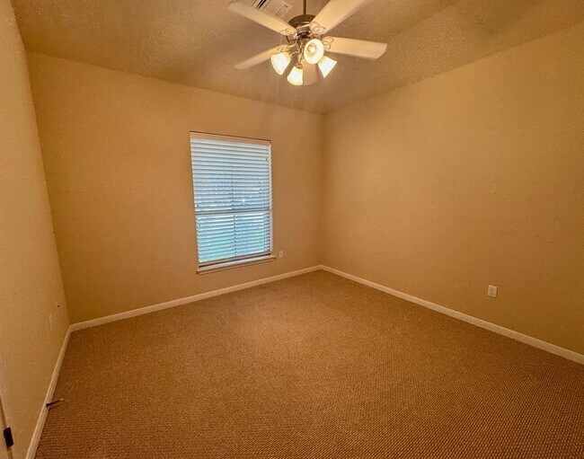 Building Photo - 137 Navigator Dr