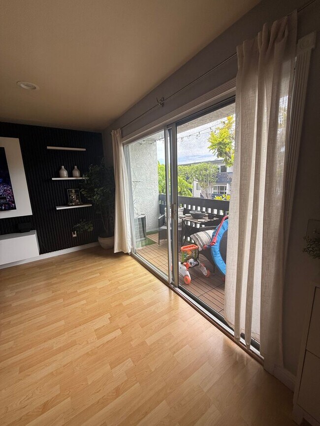 Building Photo - Remodeled 2 Bed, 2 Bath Condo in Quiet Gated Lomita Community