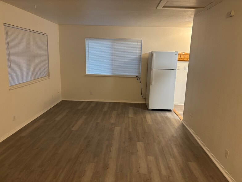 Building Photo - 525 Lakeview Dr