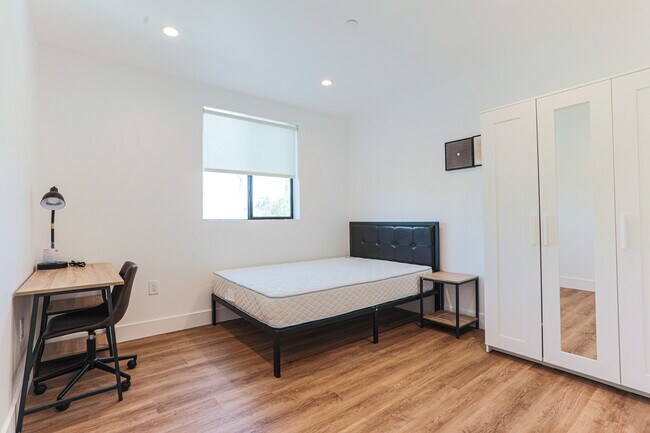private bedroom - 1603 W 35th St
