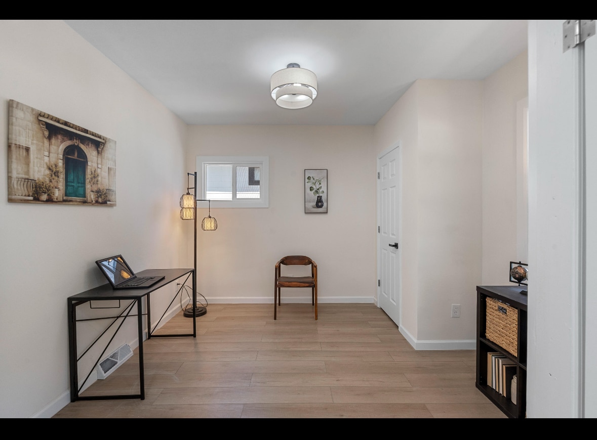Building Photo - 1055 N 68th St