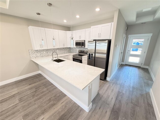 Building Photo - 10 Lyons Pl