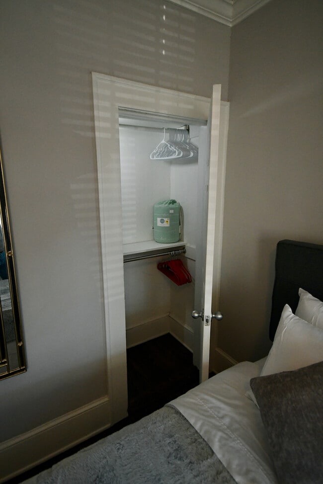 Building Photo - 408 W Park Ave