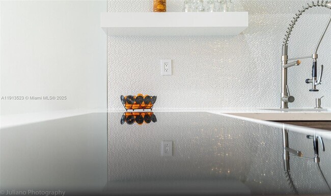 Building Photo - 1000 West Ave