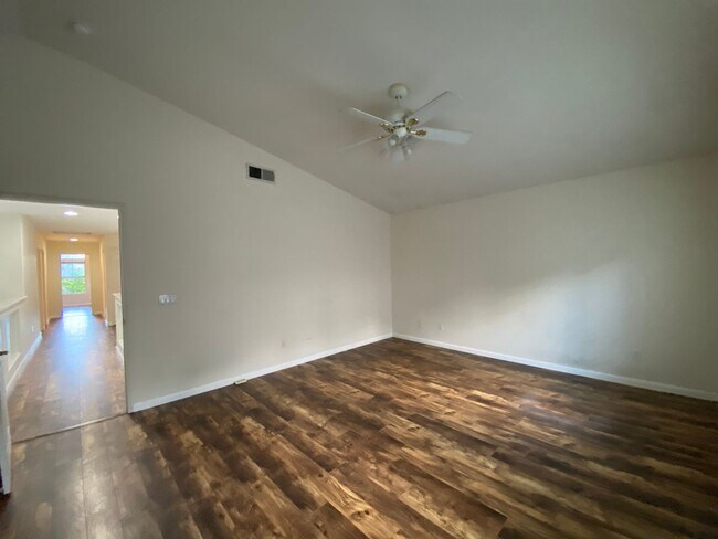 Building Photo - Desirable 5br3 car garage executive home b...
