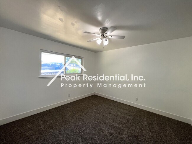 Building Photo - Updated 2bd/1ba Carmichael Duplex with Garage