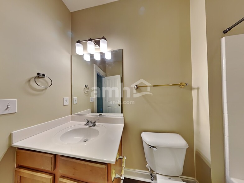 Building Photo - 408 Hydrangea St