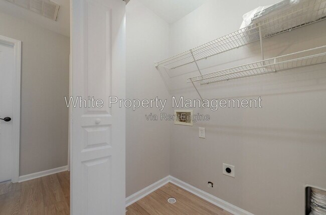 Building Photo - 825 Gentlewinds Ct