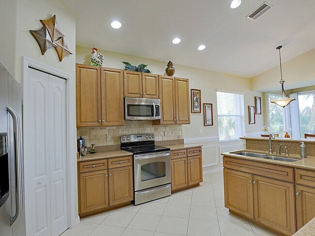Building Photo - Moody River~  Furnished Coach Home