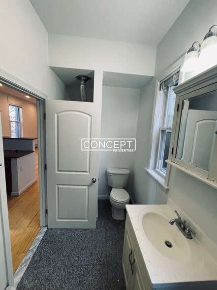 Building Photo - 40 Newton St