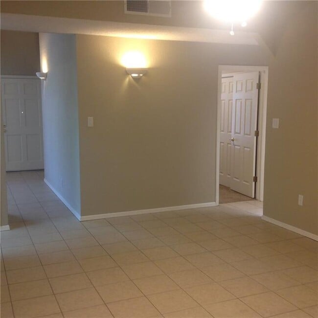 Building Photo - 7532 Le Conte Dr