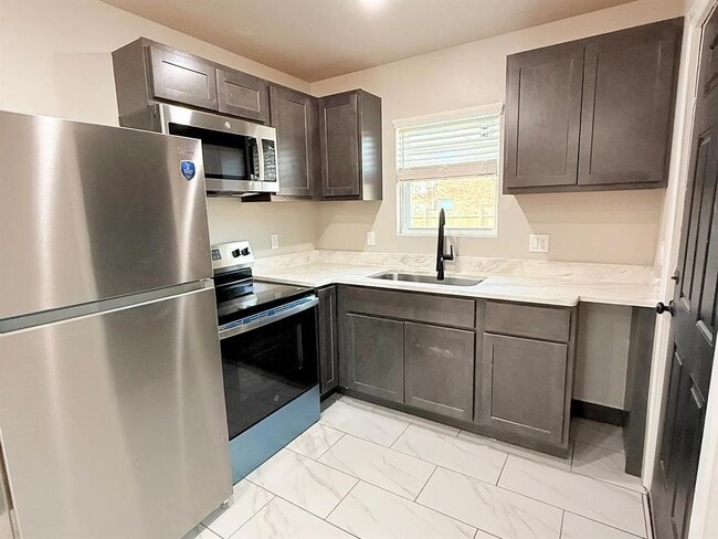 Building Photo - 5909 NW 40th St