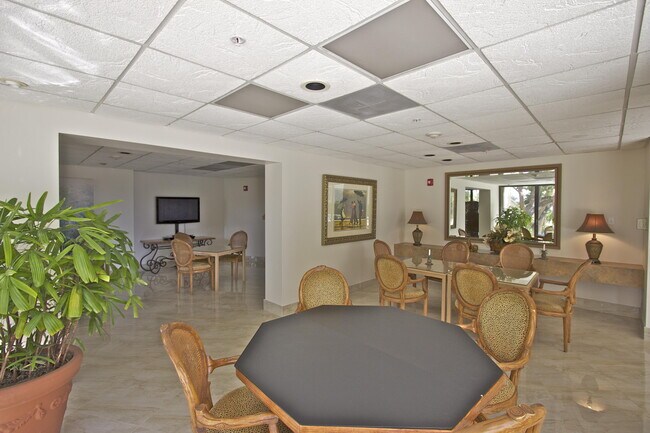 Building Photo - 5420 N Ocean Ave