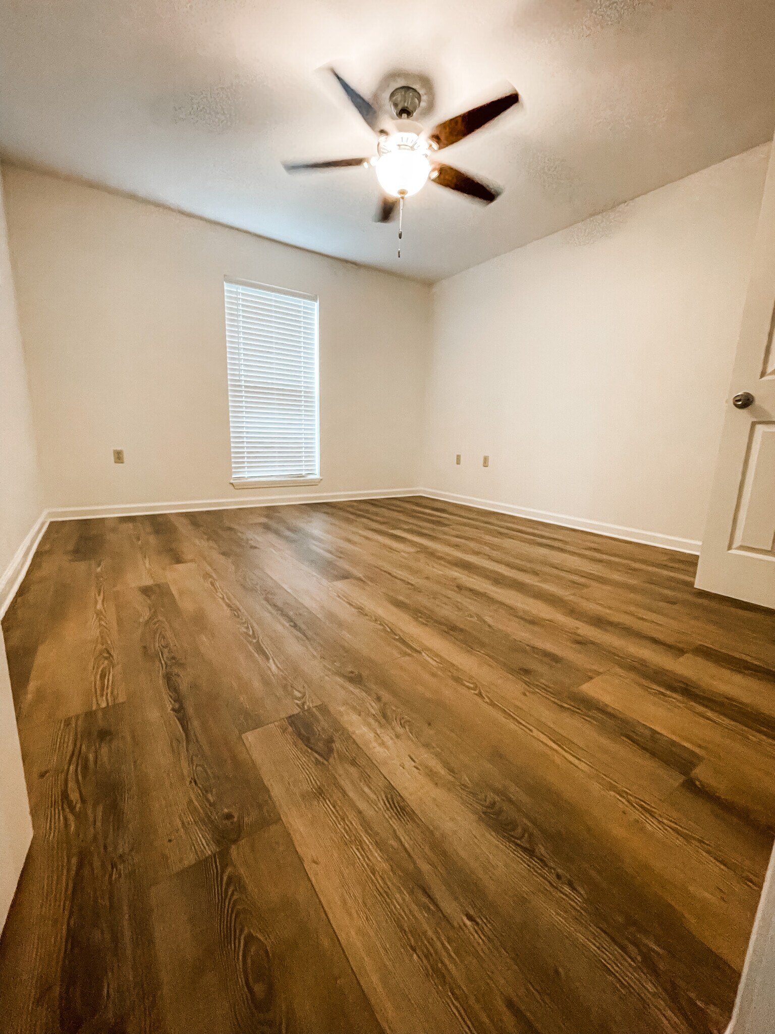 Building Photo - 406 S French Quarter Dr