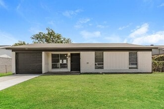 Building Photo - 224 Woodgrove St