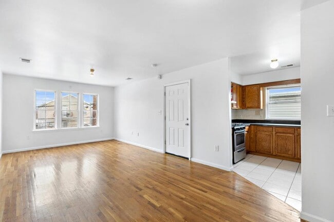 Building Photo - 296 Sussex Ave