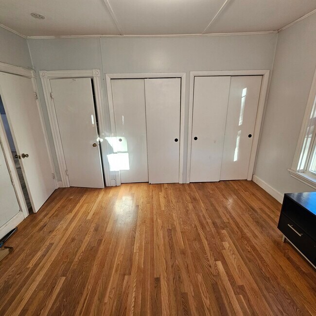 Building Photo - 14 Smythe St