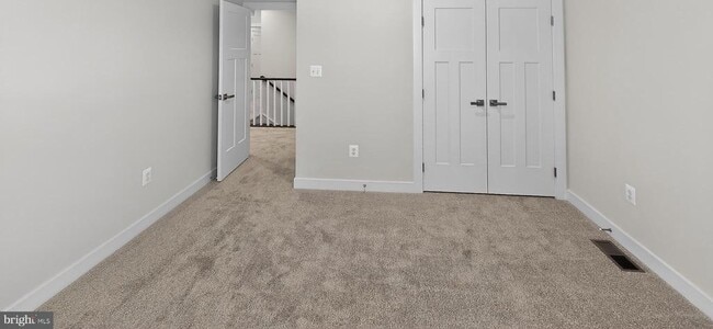 Building Photo - 2542 VERONA Pl