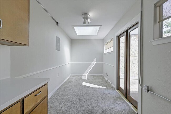 Building Photo - 6305 Shadow Valley Dr