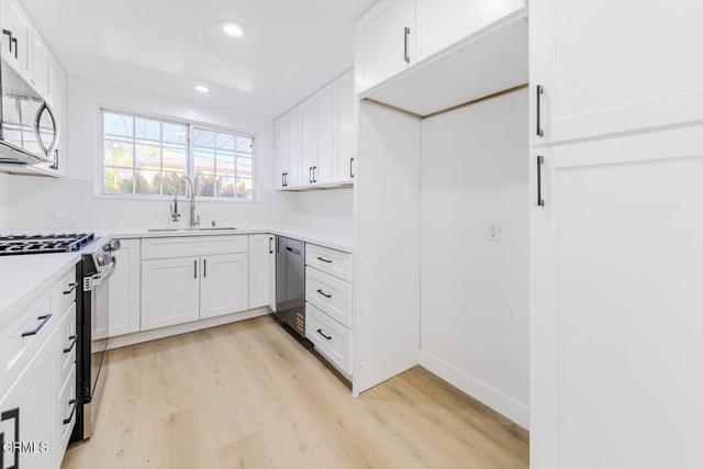 Building Photo - 19314 Valerio St