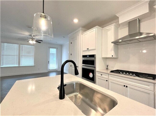 Building Photo - 6523 Beacon Dr