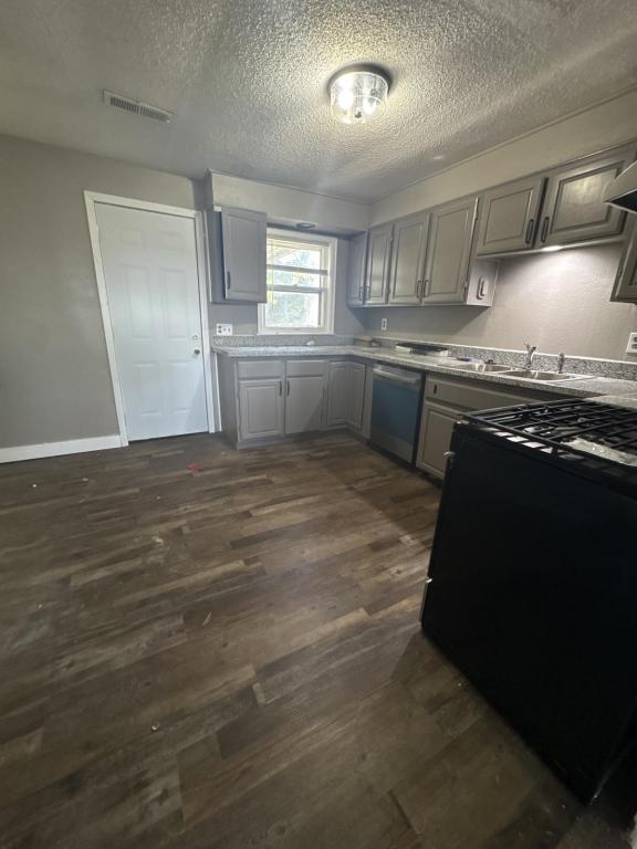 Building Photo - 806 N Capelle St