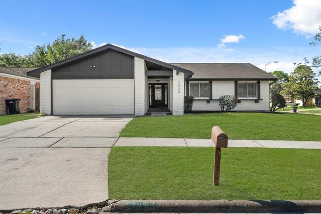 Primary Photo - 13835 Templar Ln