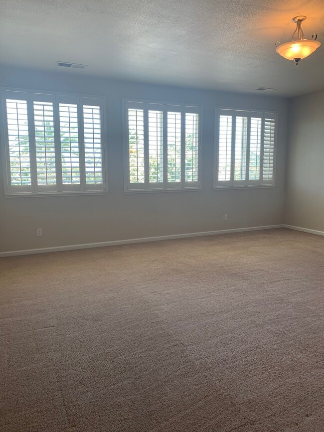 Building Photo - Gorgeous home in Patterson