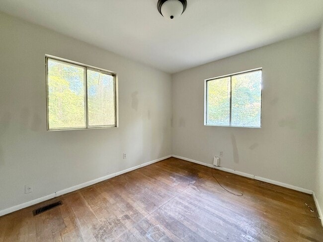 Building Photo - 1301 Shannon Dr