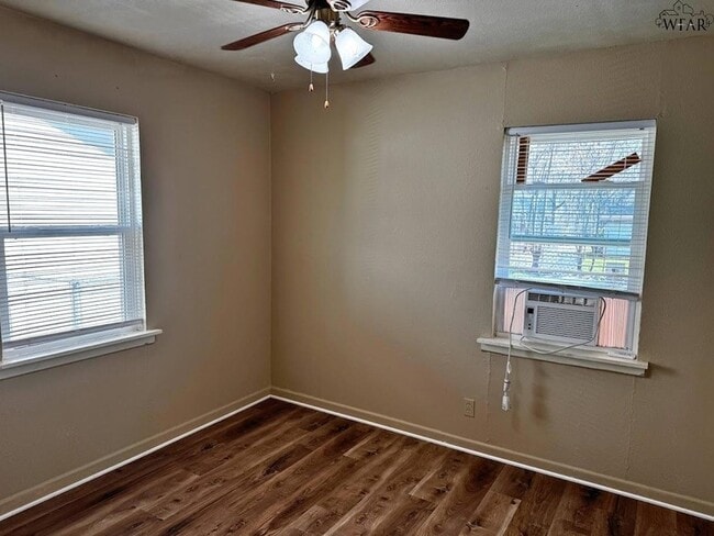 Building Photo - 104 Ave G