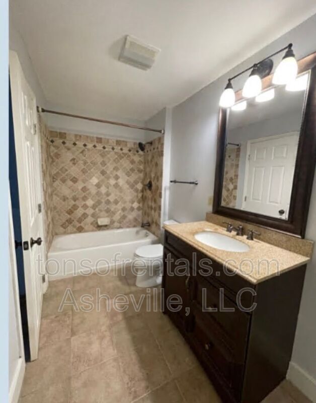 Building Photo - 1316 Hyman Ave