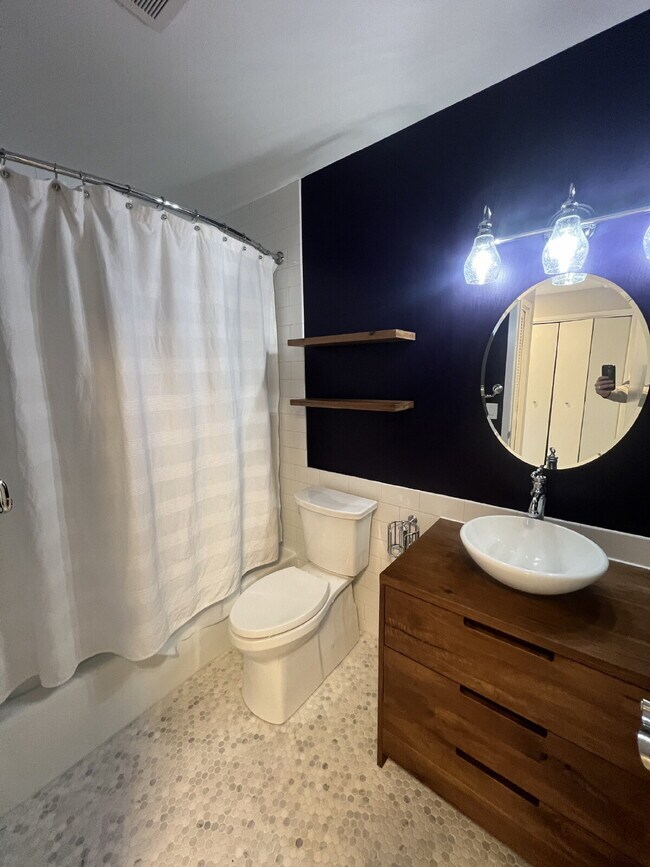 Building Photo - 2 Bedroom / 2 Bath Condo with 1,200 Square Feet, Luxury Finishes, and Great Amenities!