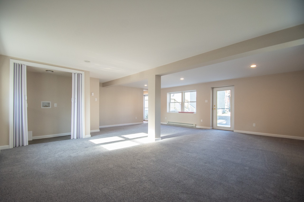 Washer/Dryer not pictured - 404 E Barnard St