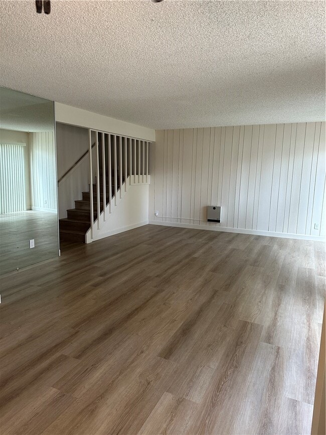 Building Photo - 318 Miraleste Dr