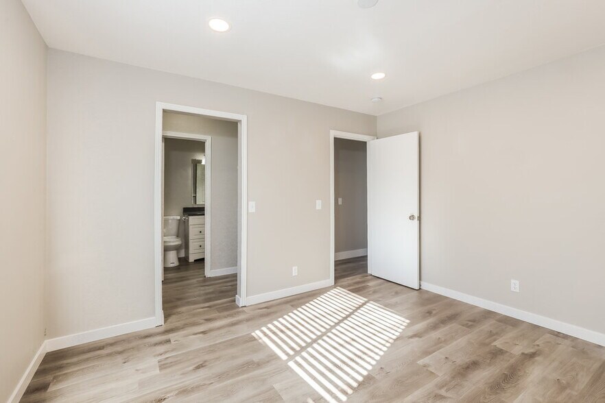 Building Photo - 5575 Snapdragon Cove
