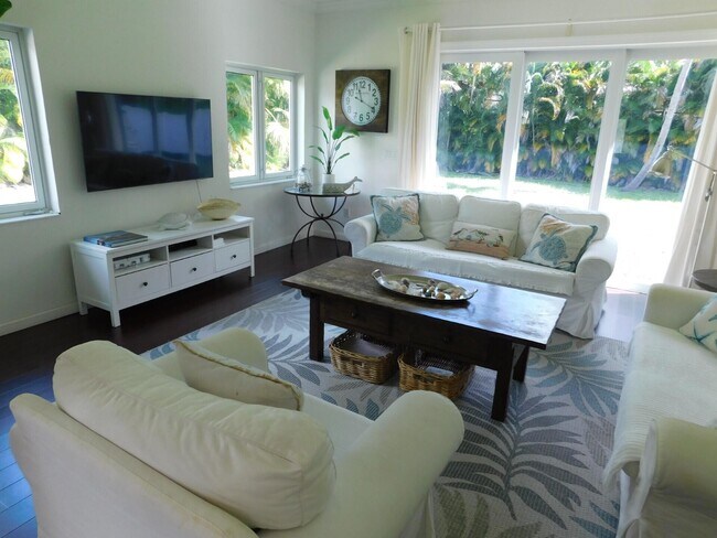 Building Photo - 2360 NE 15th Terrace