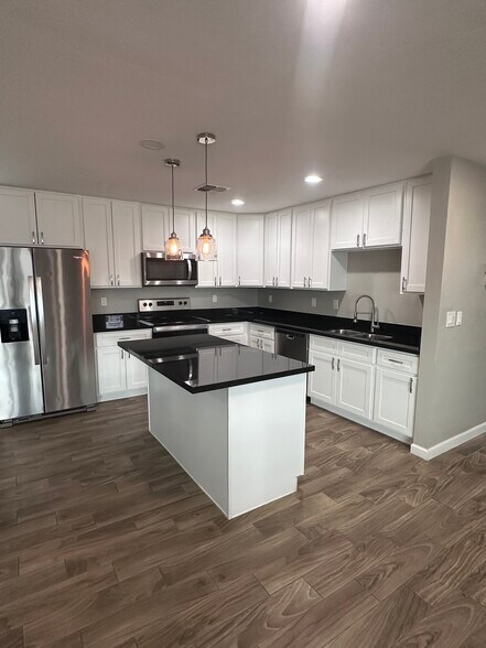 Building Photo - 1449 N Wycliff Cir