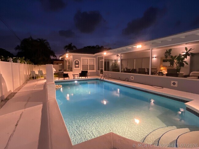 Building Photo - 1061 Bimini Ln