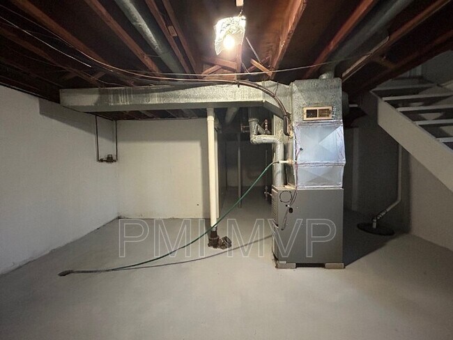 Building Photo - 3029 Rotunda Ct N