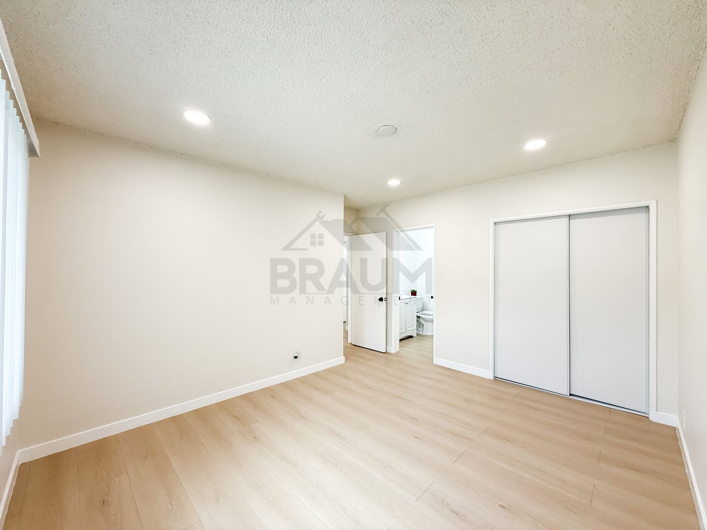Building Photo - 13129 Oxnard St