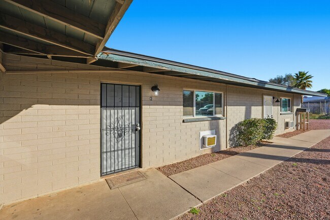 Building Photo - 1320 N 48th Pl