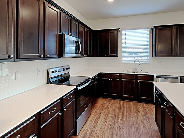 Building Photo - 1370 Ashlyn Ct