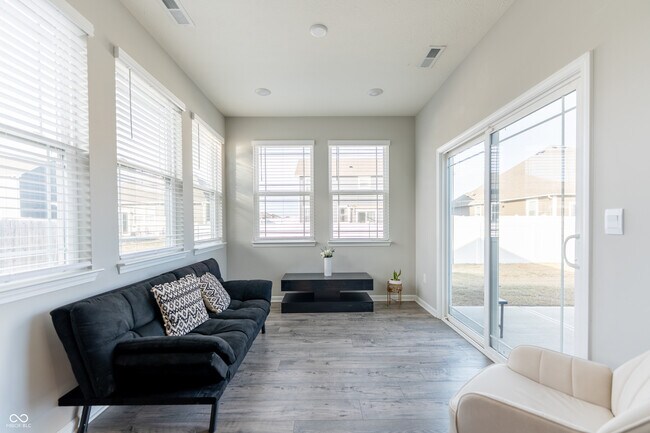 Building Photo - 354 Limerick Ln